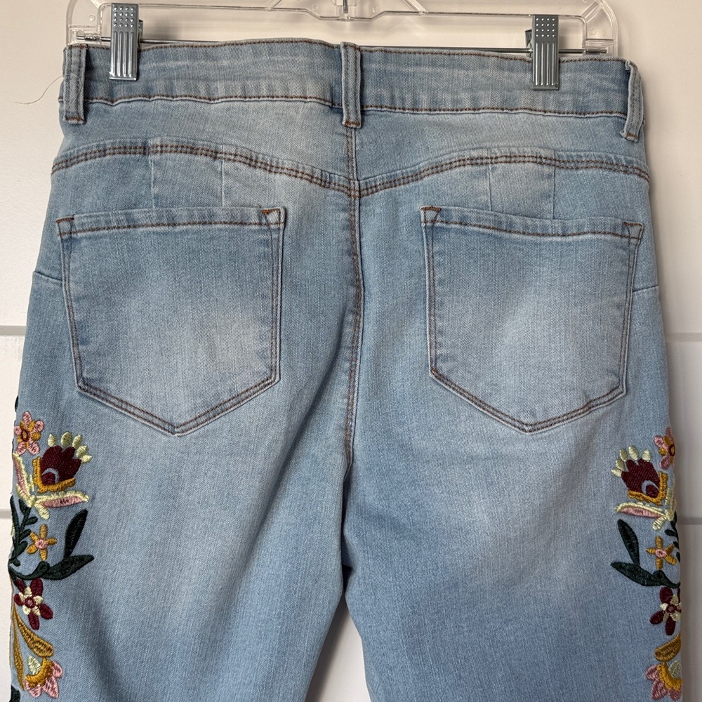 Sandpiper Petite Light Blue Jeans with Multicolor Floral Embroidery 8P - Picture 3 of 13